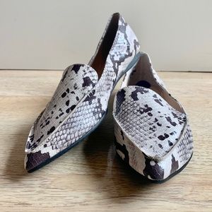 NWT Madden Girl Pointy Toe Snake Print Flats